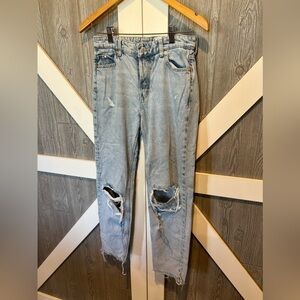 B7.9 H&M Boyfriend Low Ripped Distressed Light Wash Jeans • Inseam 27
